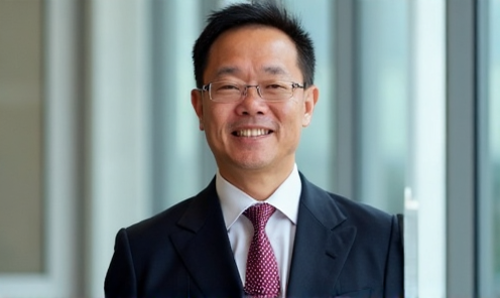 Albert Wong 披露在东方国际有限公司持股39.9%的投资信息