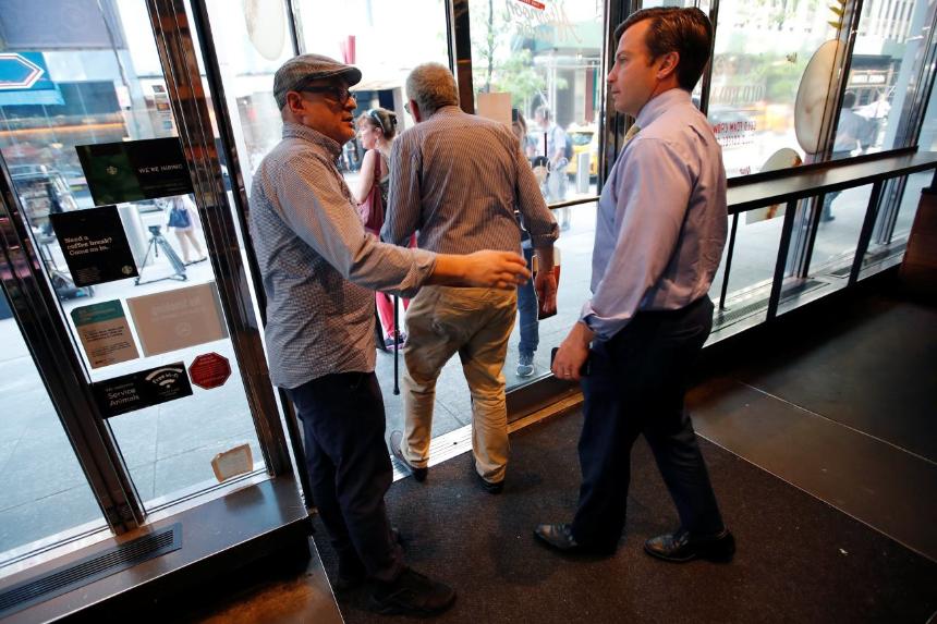 凯文·沃什在金融会议上发表演讲