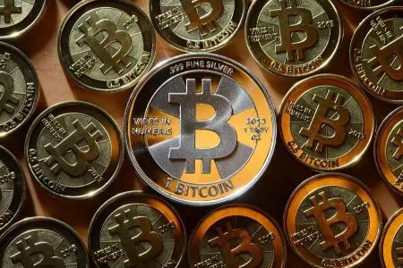 加息周期确立,比特币或下探六万美元?专家建议以空为主谨慎操作